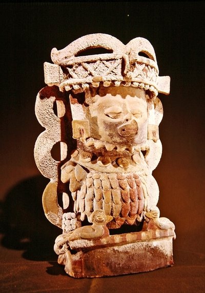 Wierookbrander die een mythologische vogel met een mensenhoofd voorstelt, gevonden in een grot nabij Purulha, departement Baja Vera Paz, Post Klassieke Maya door Mayan